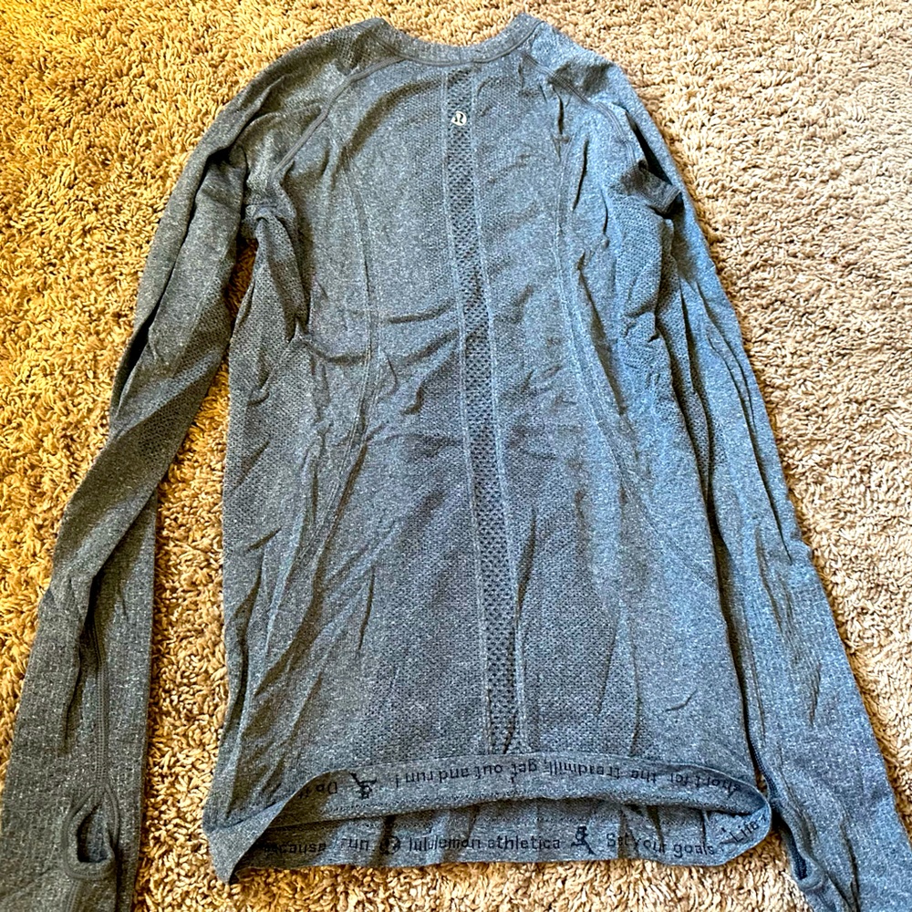 Lululemon swiftly tech long sleeve tee size 4